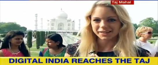 Tourists-Enjoying-Free-Wi-Fi-at-Taj-Mahal-India