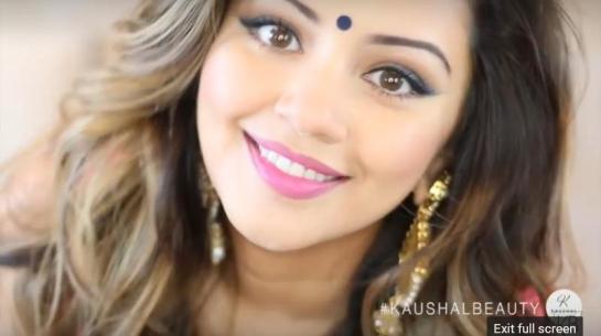 Hindu-Diwali-Make-up-Fashion-Indian-Women-FEstival (1)